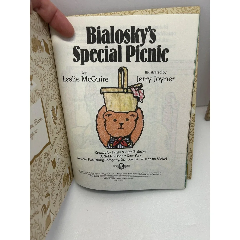 Vintage Bialosky's Special Picnic Leslie McGuire Little Golden HC Bears USA